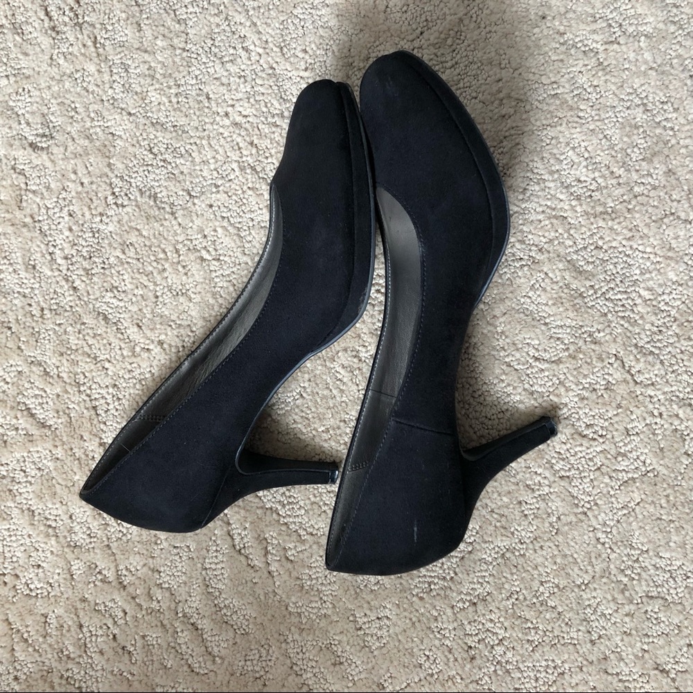 Black classic heels